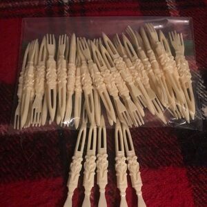 hors d'oeuvres/Party forks - ivory